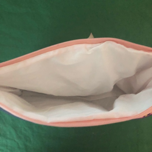 Cosmetics bag with cute pattern - Picture 4 of 5